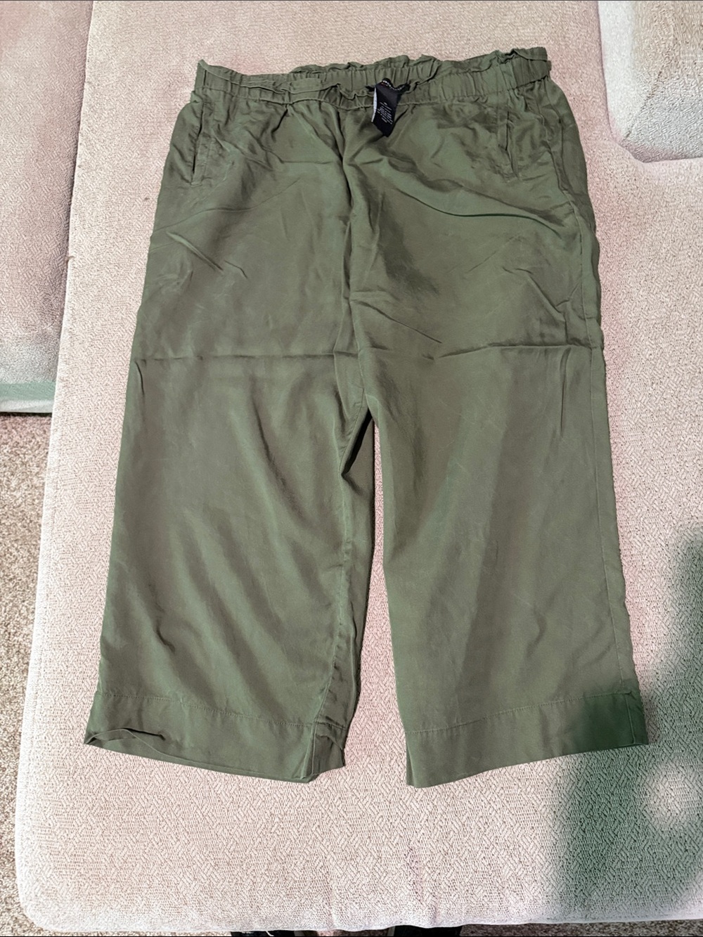 Sharagano Olive Capris with Elastic Waist